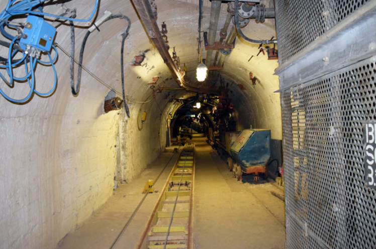 Blick in die Hauptstrecke des ehemaligen Lehrstollens