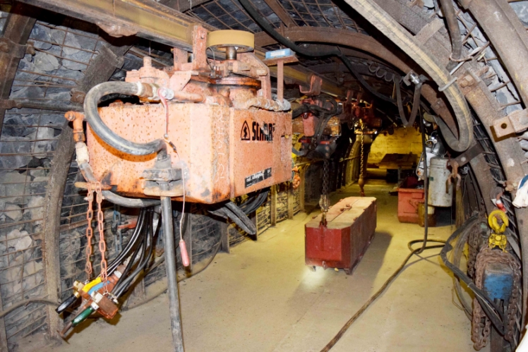 eine große Tunnelbohrmaschine