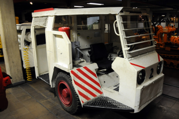 Seitenansicht eines unter Tage benutzten Dieselfahrzeugs