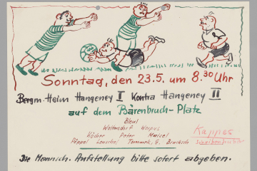 Dargestellt ist ein mit Buntstiften gestalteter Aushang mit diversen Informationen und Illustrationen zu einem Fußballspiel am 23.05.1954.