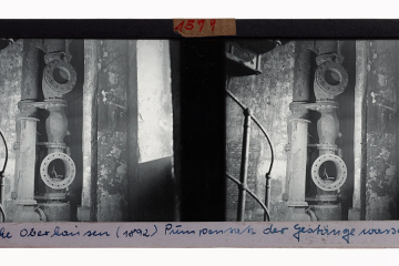 Stereofotografie mit Ansicht eines Pumpenteils einer Wasserpumpe im Bergbau Dampfmaschine