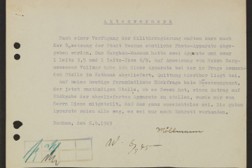 maschinengetippter Text mit handschriftlicher Unterschrift und Kürzeln 