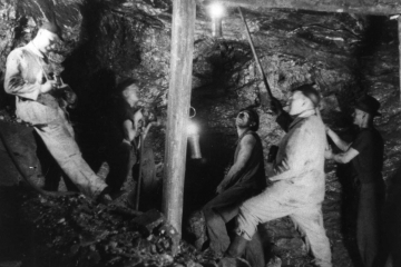 Steiger und Bergleute unter Tage bei Lohn- bzw. Gedingeverhandlungen