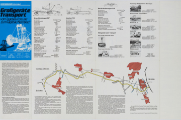 Auseinandergefaltetes Prospekt mit Bild und Text