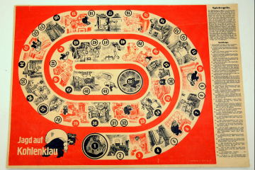 Spielbrett Jagd auf Kohlenklau mit aufgedruckten Spielregeln