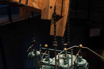 Treppenhaus im Deutschen Bergbau-Museum Bochum mit Nachbau der Feuermaschine